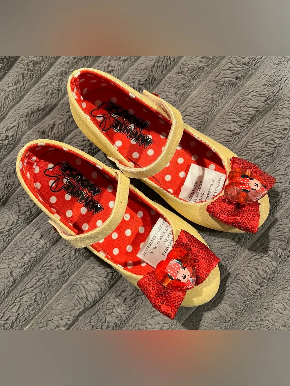 DISNEY STORE MINNIE MOUSE GIRL SHOES 11/12 YELLOW GLITTER RED BOW HEELS NEW